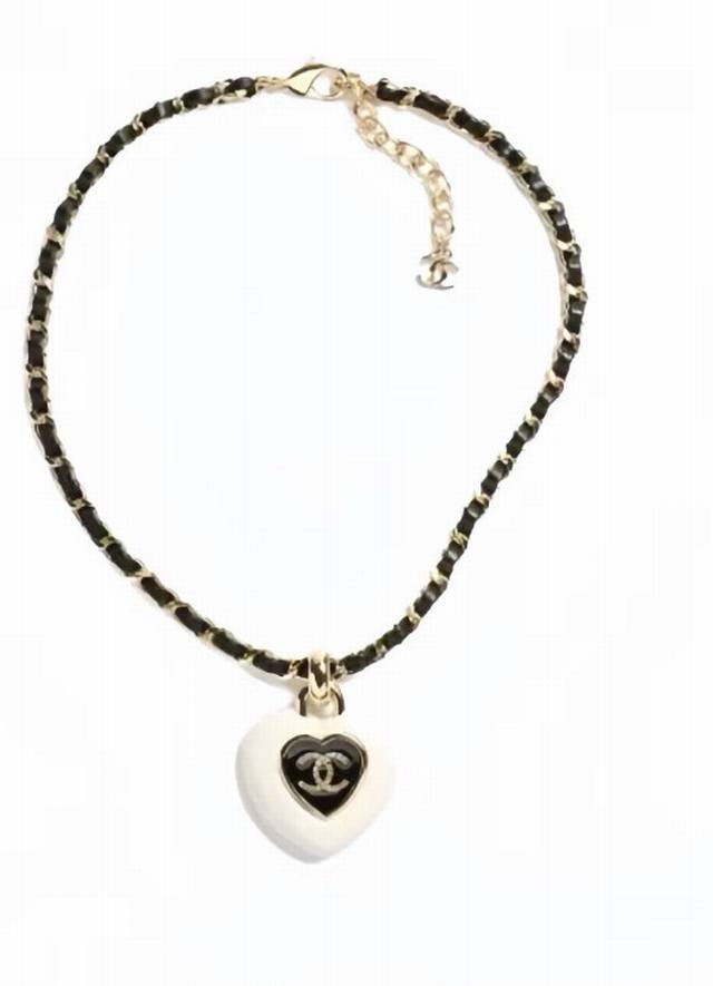 Chanel Fall/Winter 25B black and white heart necklace, classic black and white c