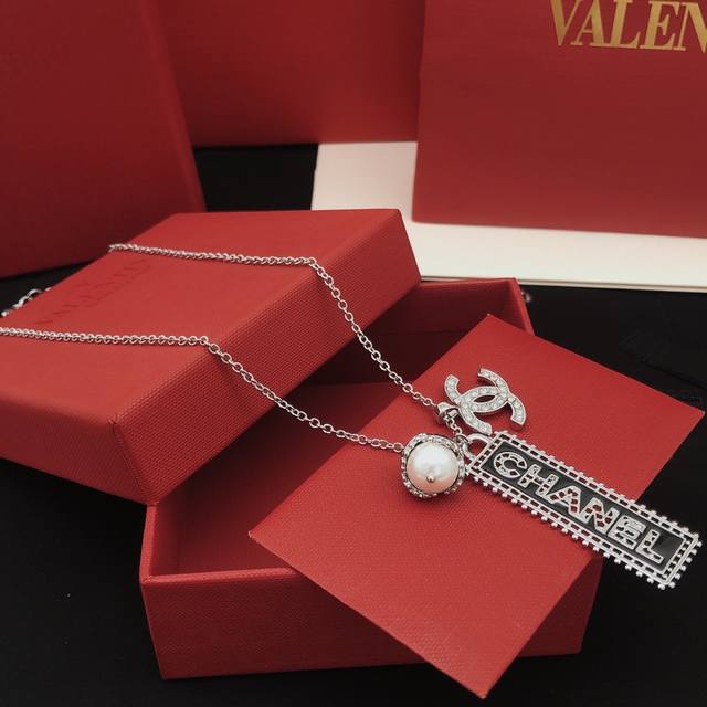 Item No. Xxl0294 Ch*Nel latest style dripping black tag necklace, consistent wit