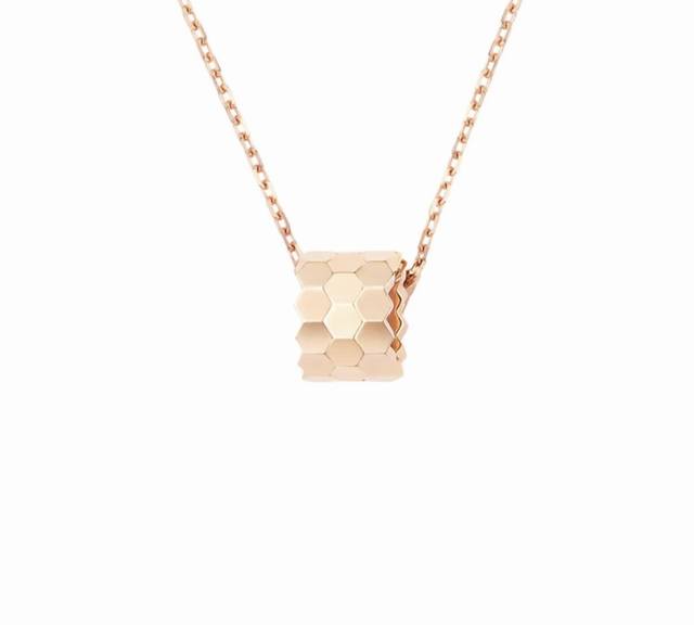 Chamuet Honeycomb Diamond Necklace (Non-Diamond Version) - A luxurious, high-end