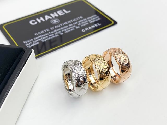 Chanel quilted ring, high-end custom-made, made of gold and set with top-quality