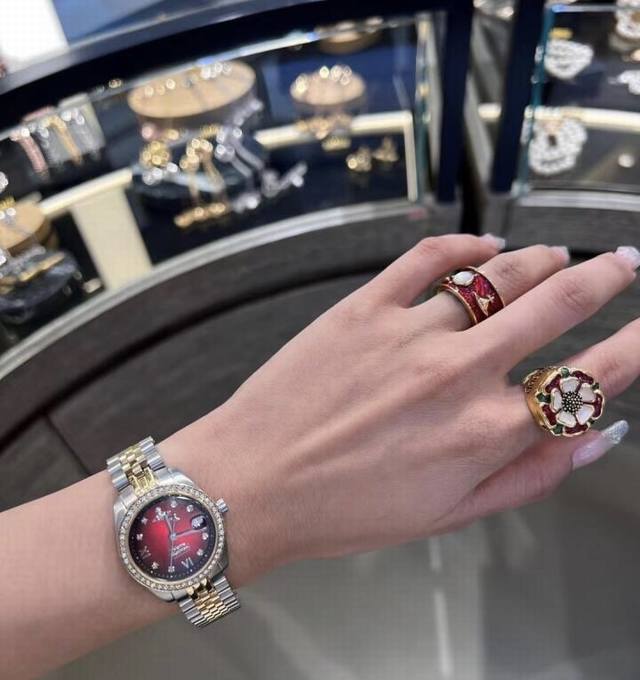 We produce items suitable for both men and women! Couple styles are available! D