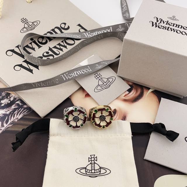 We offer the Vivienne Westwood Z 2530, available in silver and gold! Four sizes: