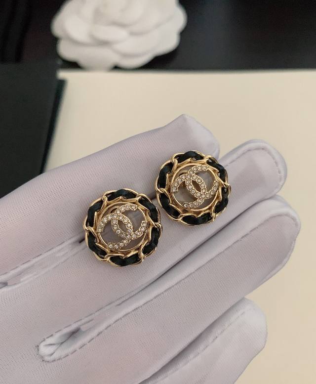 Ch*Nel New hollowed-out round stud earrings, consistent with batch Z, made of br