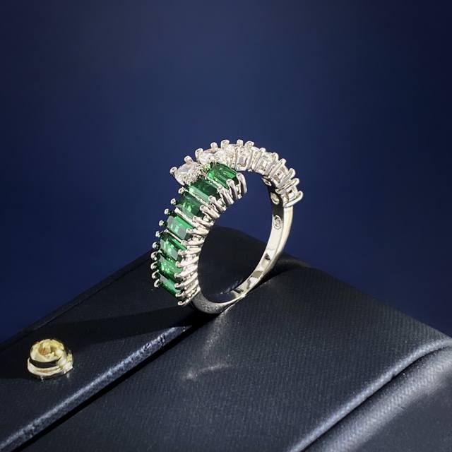 Sh93 Swarovski Fashionable Luxury Mixed-Cut Round Diamond Green Rectangular Diam