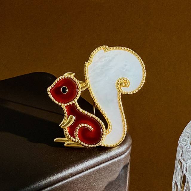 Animal Series Brooch Squirrel Unmarked Original Niche Fashion Design Brass Metal