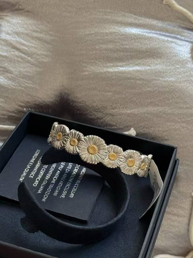 V Gold Buccellati Daisy Bangle (Ddd)