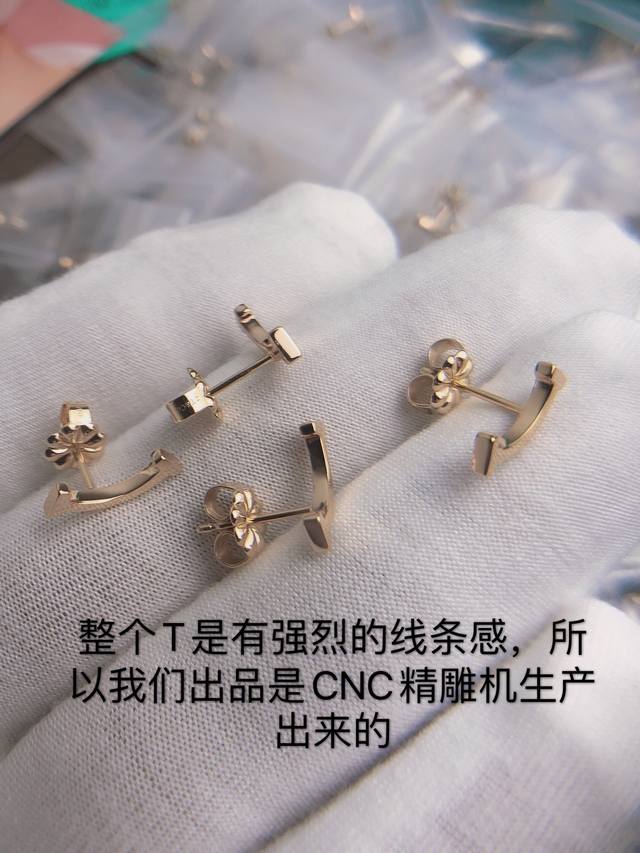 Rose Gold Smiling Earrings Sharing: Girls should smile! Fashionable and energeti