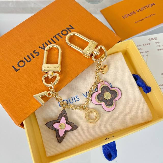 Lv Bag Charm Chain Keychain M01414 Blooming Flowers Chain. This bag charm focuse