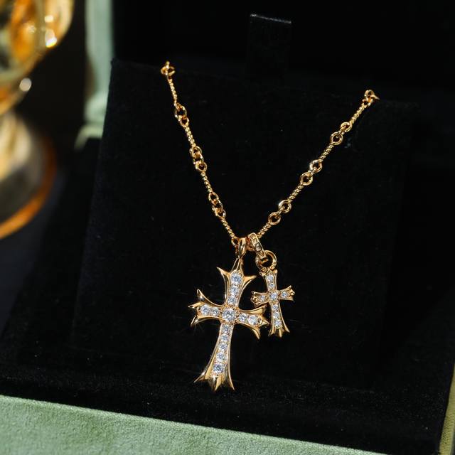 Chrome Hearts jewelry is a popular item, featuring iris and cross flowers as bas