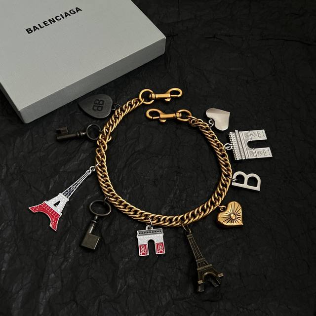 Balenciaga keychain, simple and elegant, with a high-end gold finish, looks grea
