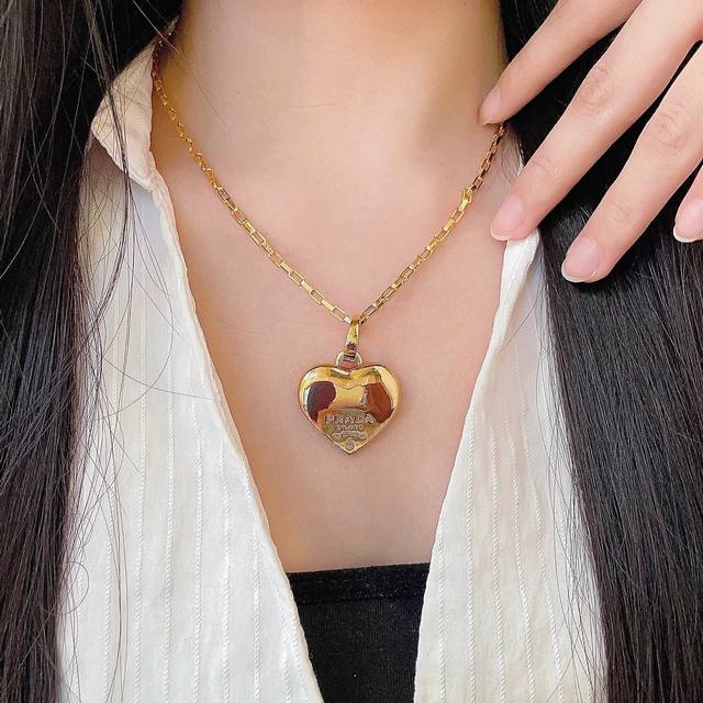 Prada heart tag necklace, official website selected style, exclusive high-end qu