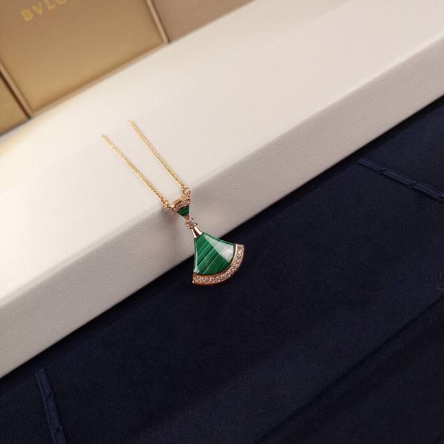 Bulgari (Bv) New Arrival! Natural Malachite Fan Necklace. 18K gold plated, thick