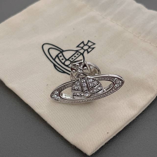 Vivi Full Rhinestone Small Saturn Brooch Baby, what is a happy planet? Come, thi