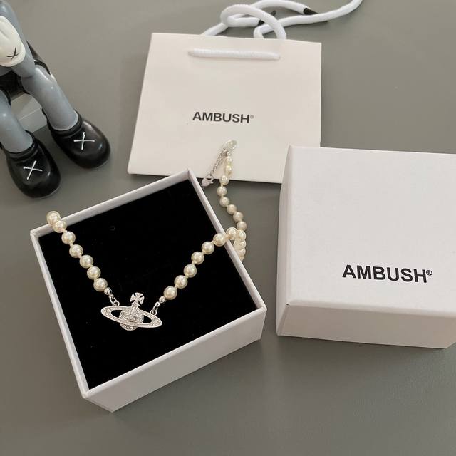 Necklace & Bracelet Vivienne Westwood Baby, what is Happy Planet? Come on, this