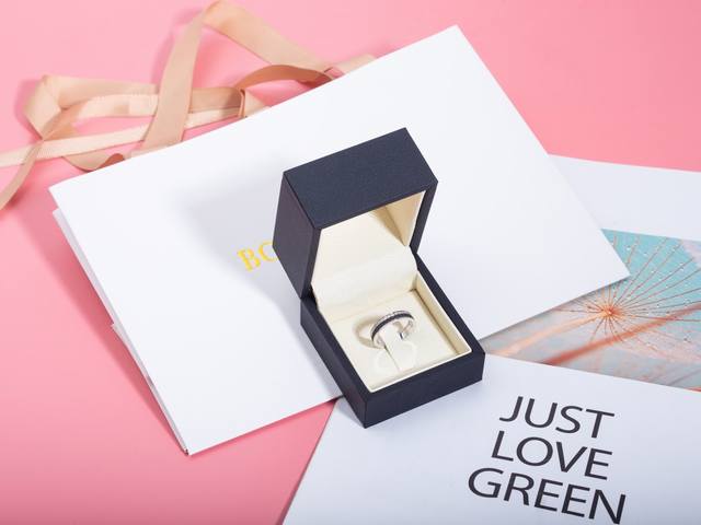 Quatre White ring, dazzling and radiant, narrow-set diamond-encrusted black cera