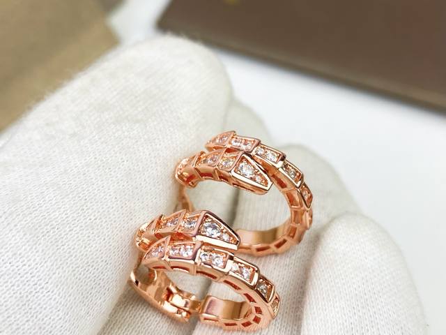 Bvlgari Serpenti Vibranium earrings, full diamond snake ear clips. The simple an