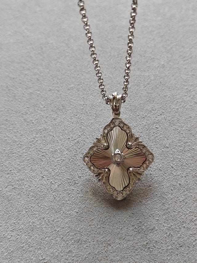 V Gold Fabric Ciretti Laser Necklace Ddd