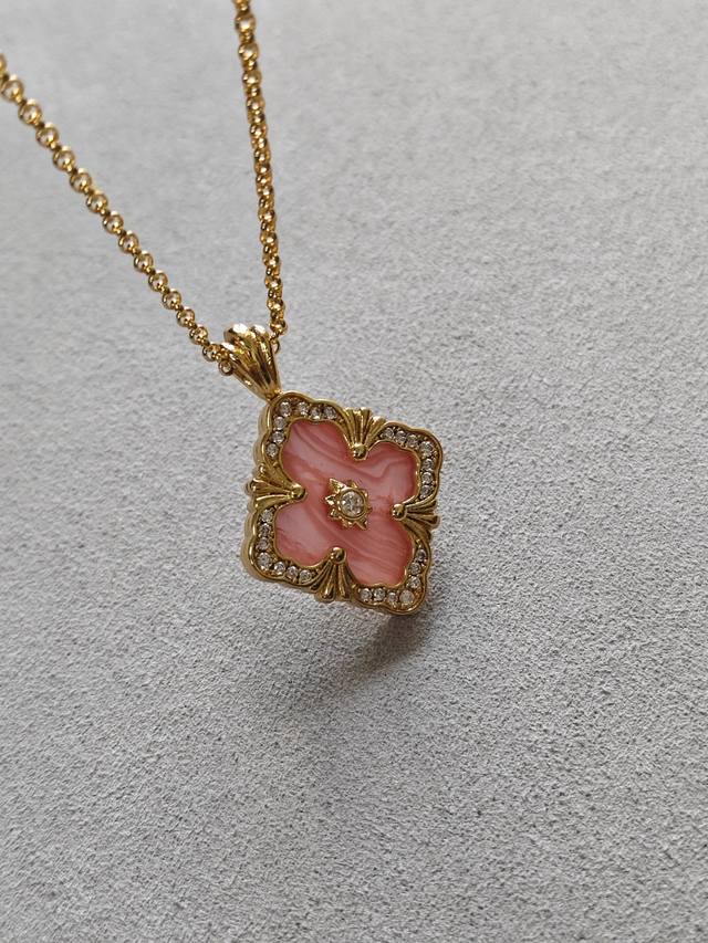 V Gold Fabric Cellati Pink Mother-of-Pearl Necklace Ddd