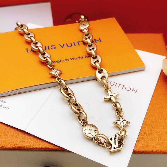 Item No. Lxl0288 Lv* Latest style smooth necklace, consistent with batch Z, bras
