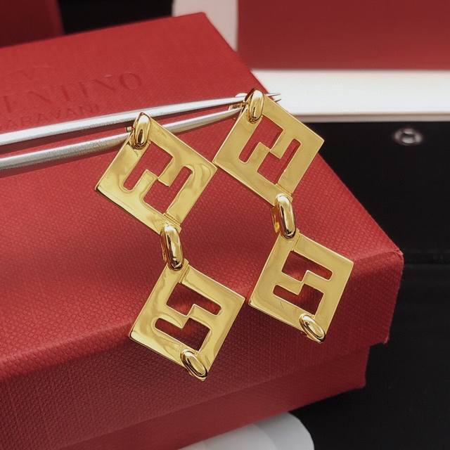 Item No. Fded0096 Fend* Latest style square smooth tassel earrings, consistent w