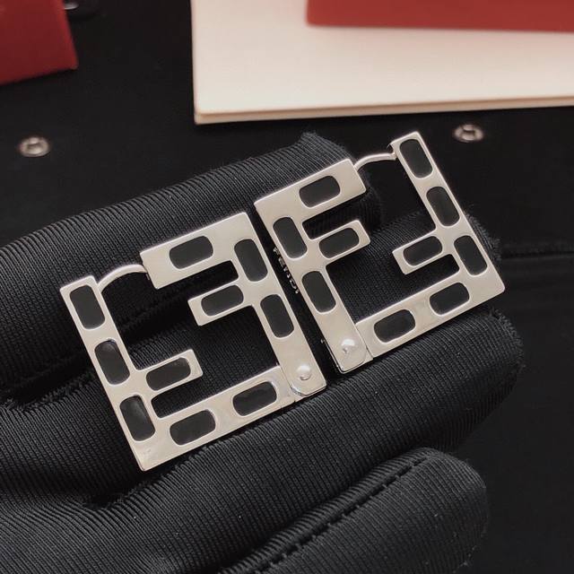 Item No. Fded0105 Fend* Latest style black square earrings, consistent with batc