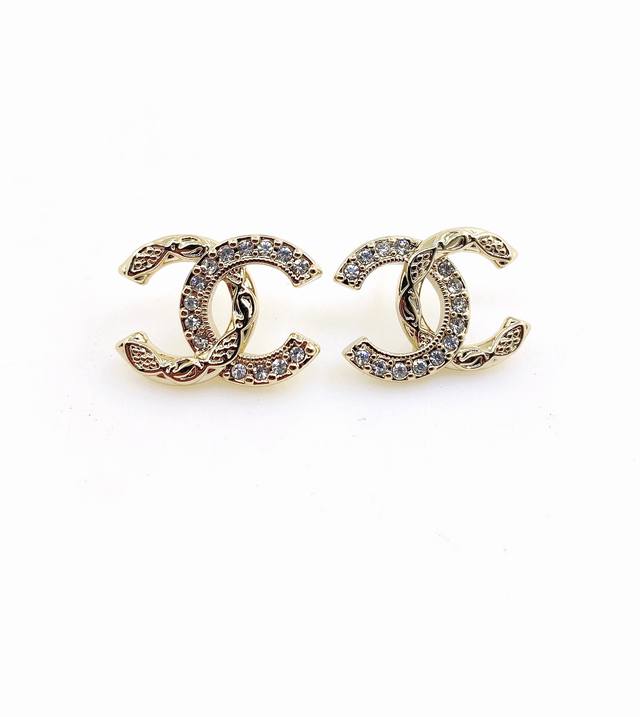 Chanel's latest light gold round diamond Cc earrings, identical to batch Z, made