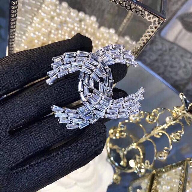Chanel Double C Two-Tone Brooch. This design is truly full of design and eleganc