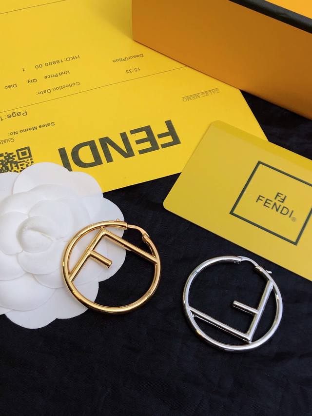 New Fendi F stud earrings, a high-end custom design, are now available! It's rar