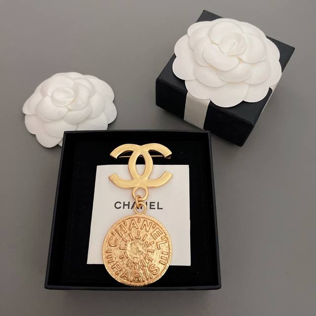 We highly recommend our vintage Ch'Nel double C pendant brooch! "Fashion fades,