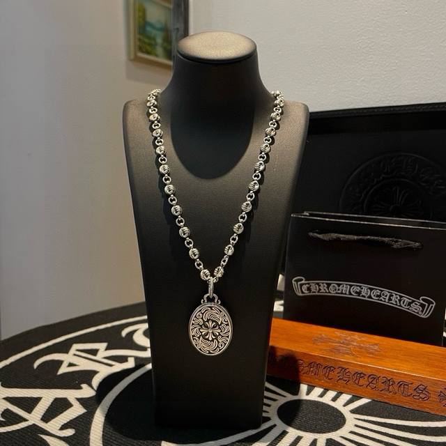 New boutique quality Chrome Hearts classic retro necklace with oval vine cross f