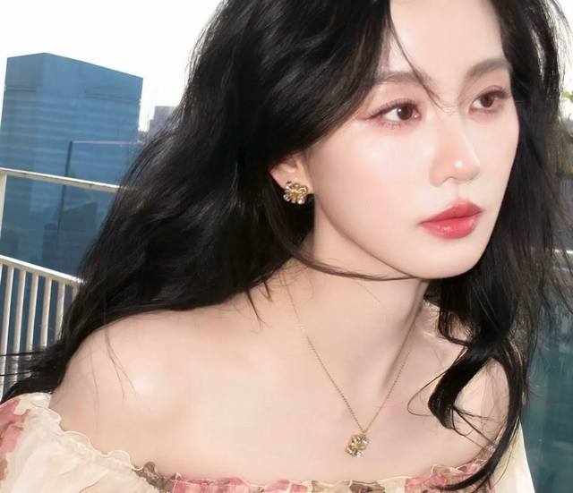 We are producing batch Z 6890! For bulk inquiries, please contact us. Celne Tear