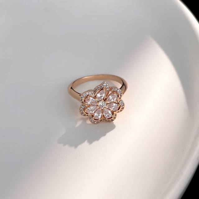 Chopard Ard Lace Rose Gold Ring, Size 5678. The "lace" theme, blooming like a fl