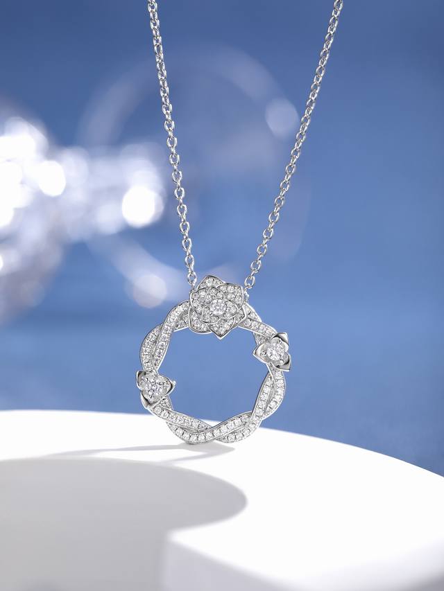 925 Sterling Silver Piaget Rose Collection Classic Floral Wreath Necklace. A blo