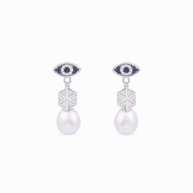 A-grade Monaco Symbolo Pearl Earrings! The Symbolo design is the main feature of