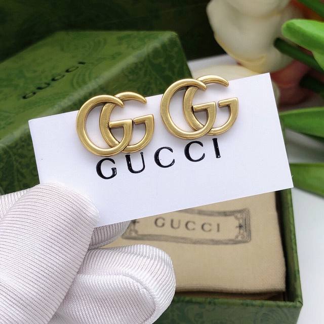 Item No. Ged0039 New Gucci Double G Stud Earrings with a glossy finish and a sop