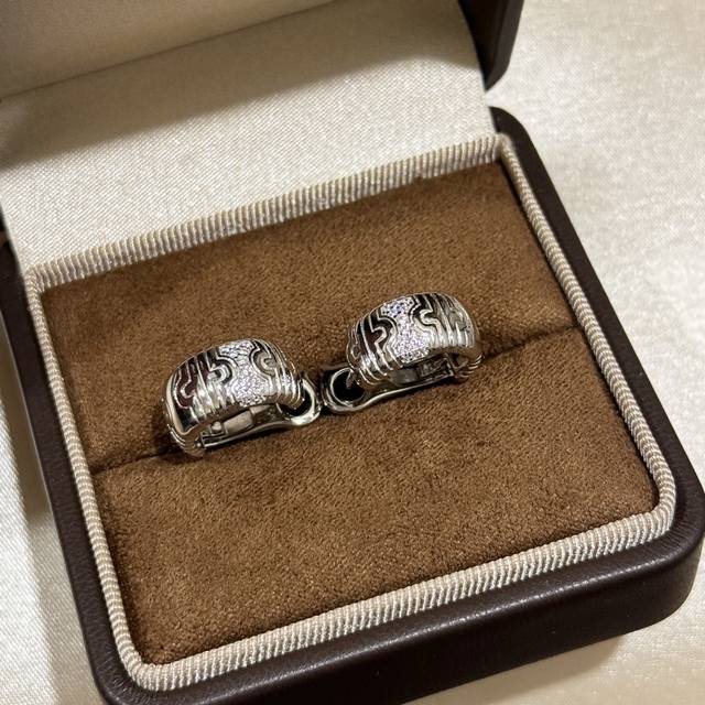 A6896 Bv's new "Road to Heaven" half-diamond earrings, part of a new series, fea