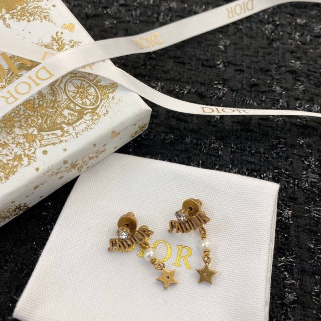 Code E403 0647685 Dijia earrings, a hot-selling new arrival, exclusively from bo