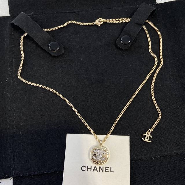 Xx0298 Ch Nel Xiang'er 25A Small Round Disc Necklace The light gold round disc i