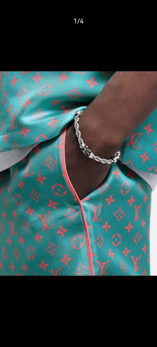 The new Lvwire bracelet is crafted in Italy with brass links mimicking the textu