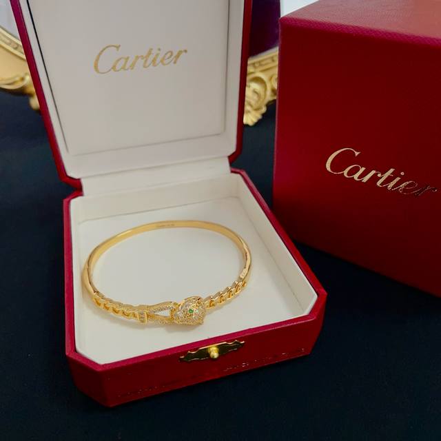 Cartier diamond-set bracelet, high-end custom version. Diamond setting craftsman