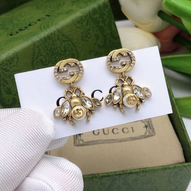 Item No. Ged0036 Gucci bee earrings, vintage style, exceptionally bright diamond
