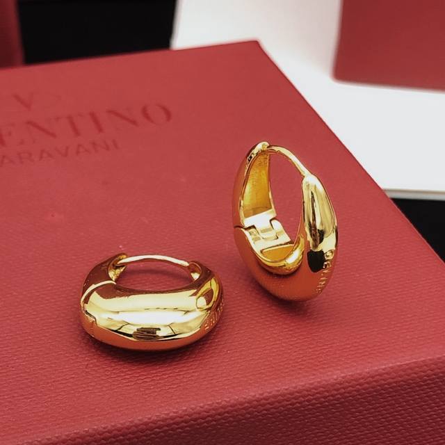 Item No. Sled0011 Celine's latest ear hook earrings, identical to the original,