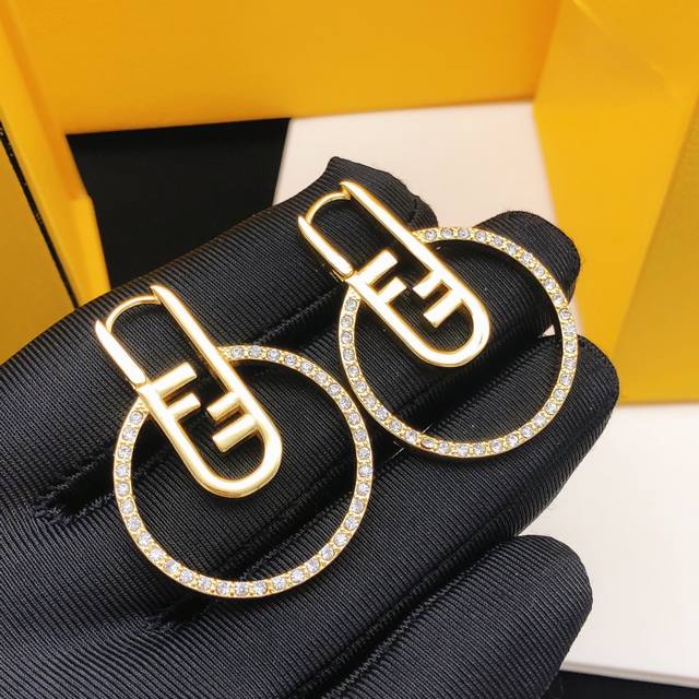 Item No. Fded0046 Fendi round diamond ear hooks Ddd
