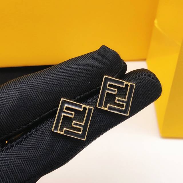 Item No. Fded0021 Fendi square stud earrings, black with oil droplets Ddd