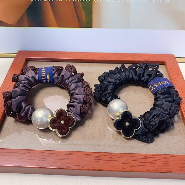 Louis Vuitton (LV) hair ties, four-leaf clover and pearl hair ties, everyday del