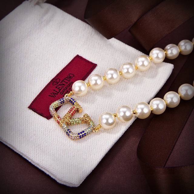 Valentino Pearl Necklace - A hot new arrival that's sweeping the internet! Simpl
