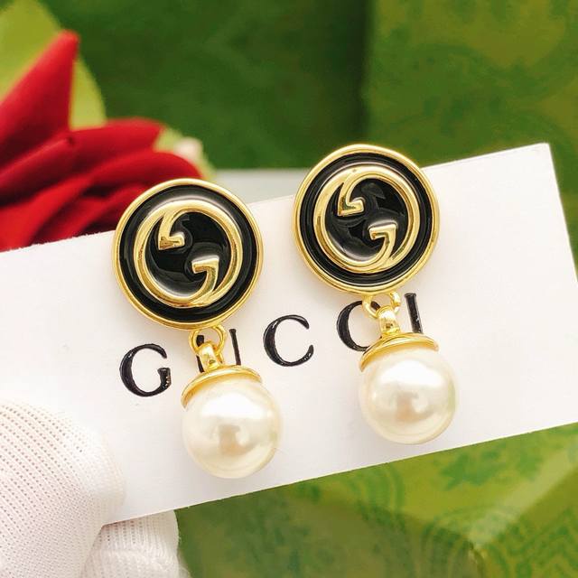 Item No. Ged0227 Gucc* Latest style black base coat pearl stud earrings, identic