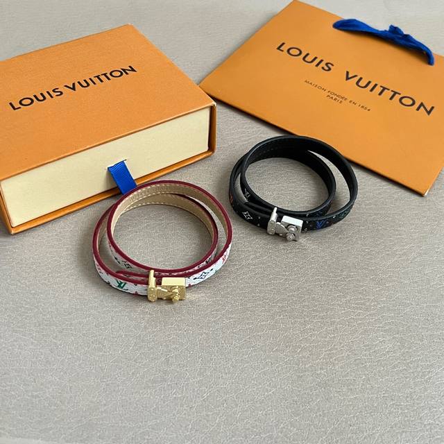 Louis Vuitton bracelet and necklace combo, same material as in boutiques, a hot-