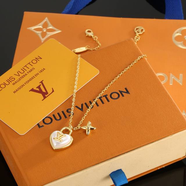Lv Heart Peach Necklace, a Louis Vuitton piece, brings a fashionable and fun vis