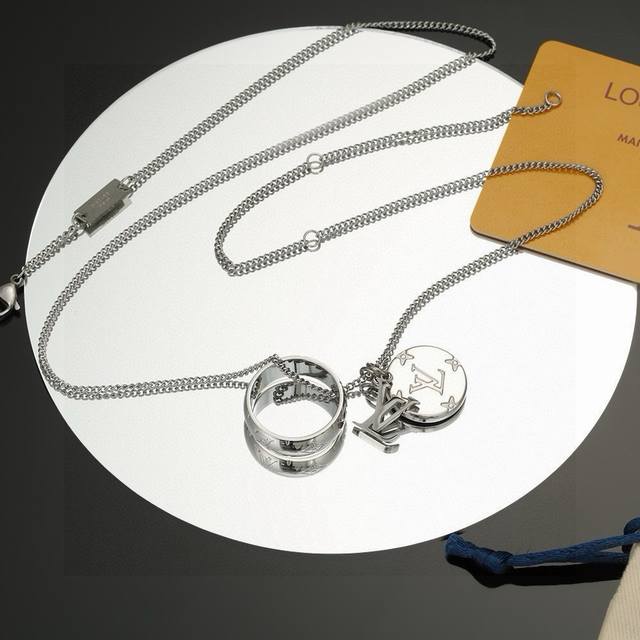 Louis Vuitton necklace, crafted with exquisite craftsmanship, forging a dazzling